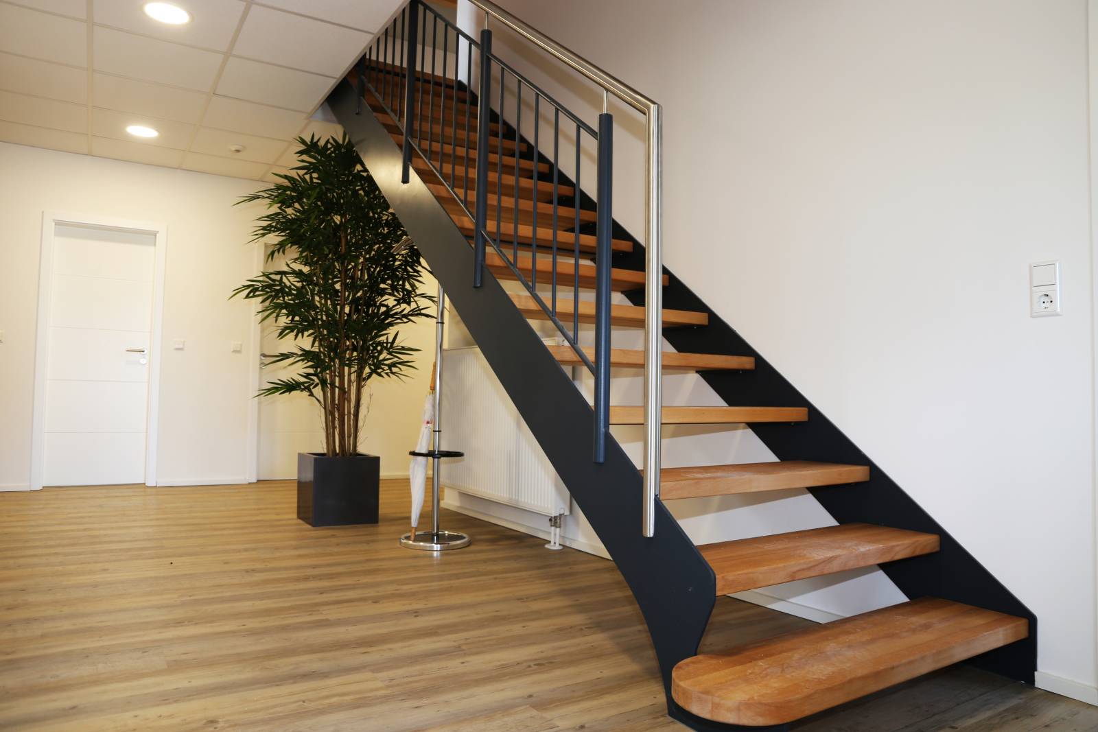 Rénovation de parquet collé avec ragréage et ponçage pour un sol parfaitement lisse à Vienne 38 en Isère