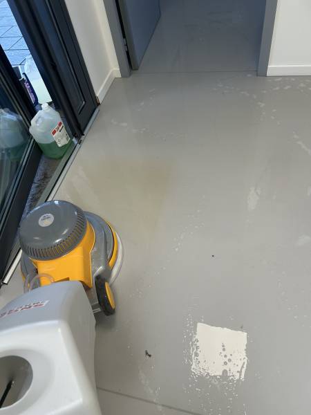 Nettoyage et rénovation de sols plastiques