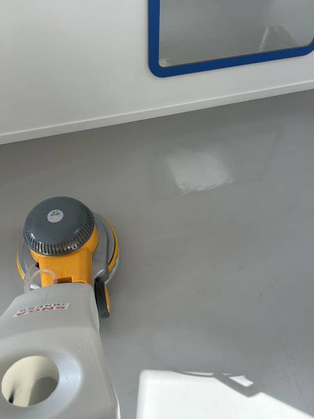 Nettoyage et rénovation de sols plastiques