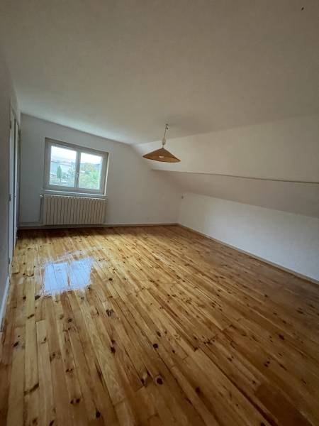 une chambre en pin