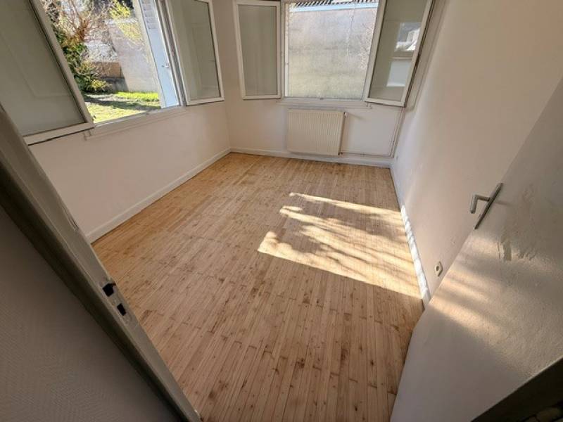 Poncage et remise en etat complet d'un parquet en bois à Lyon
