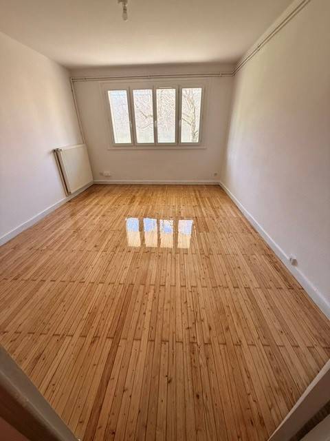 Poncage et remise en etat complet d'un parquet en bois à Lyon