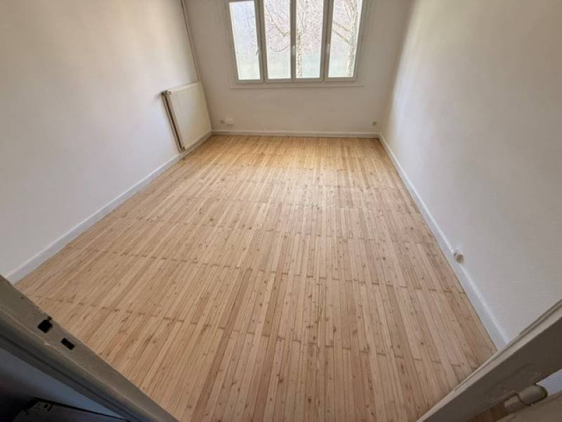Poncage et remise en etat complet d'un parquet en bois à Lyon
