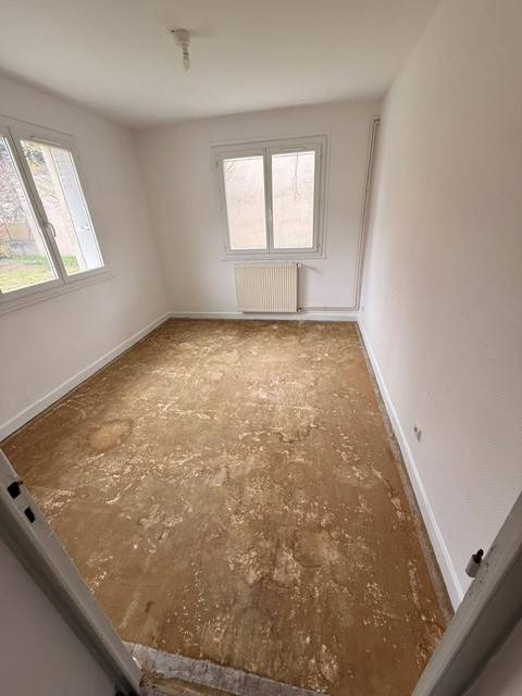 Poncage et remise en etat complet d'un parquet en bois à Lyon