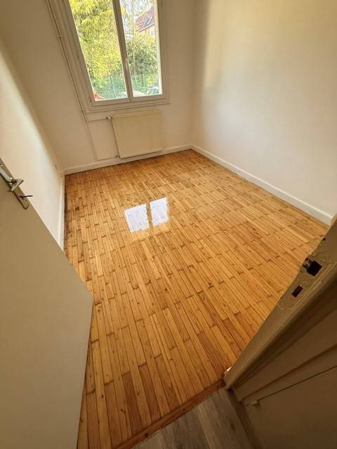Poncage et remise en etat complet d'un parquet en bois à Lyon