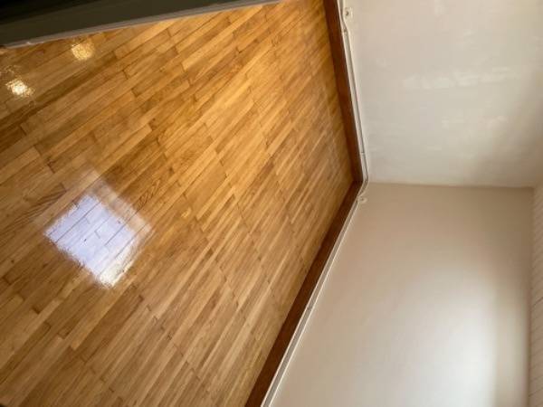 un bureau après rénovation